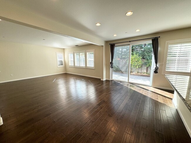 Building Photo - Perfect Shape Single Family Home in Dublin...