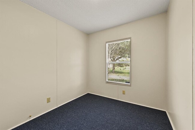 Foto del edificio - 21528 Cedar Ln