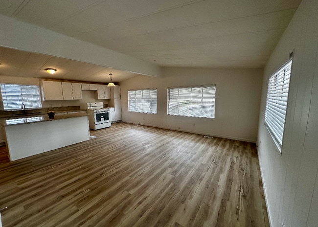 Building Photo - 1780 Cyprus Ln