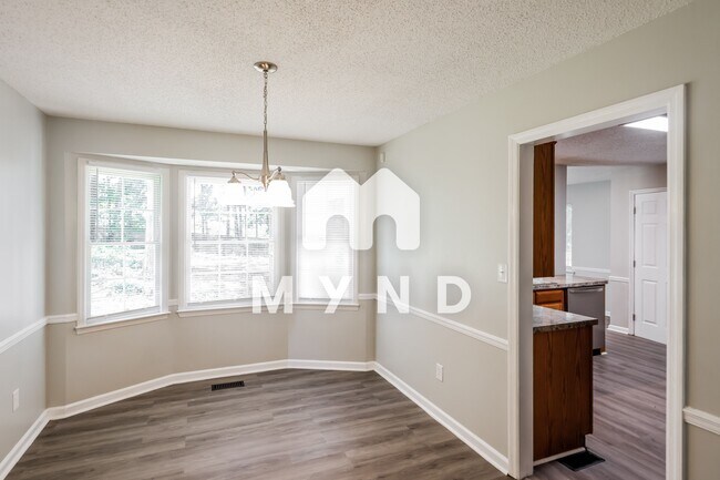 Building Photo - 1131 Independence Dr