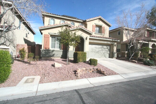 Building Photo - 4 bed, 3 bath, 3 car garage