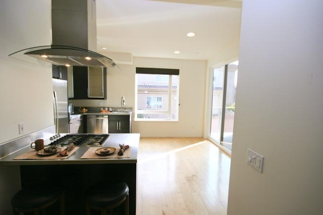 Building Photo - Modern Two Bedroom Hillcrest Condo