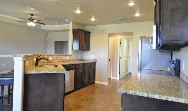 Building Photo - 2421 Flagstone Dr