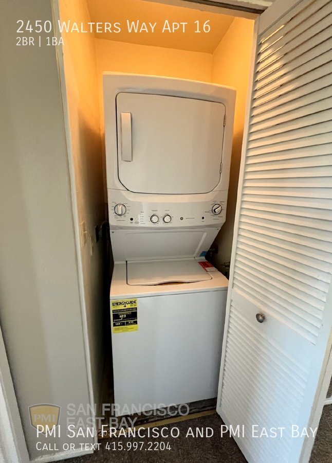 Foto del edificio - 2bd/1ba Quiet Top Unit with In-unit Washer...