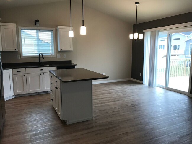 Foto del edificio - 943 Eaglewood Ave