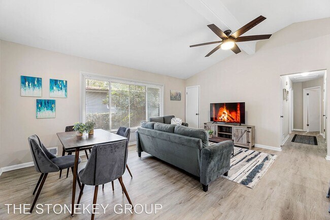 Building Photo - 4 br, 2 bath House - 2727 Addison Drive