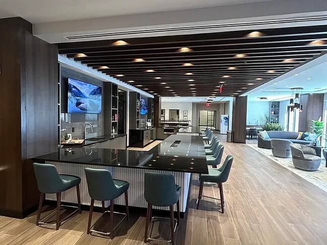 Foto del edificio - Toll Brothers apartment living communities combine
