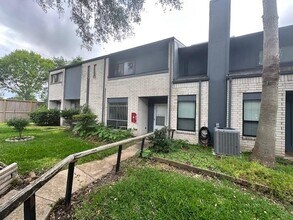 Building Photo - 9009 Imogene St