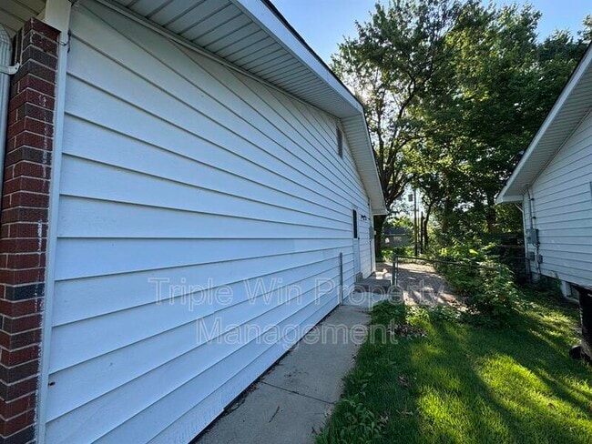 Building Photo - 11306 Parkmont Dr