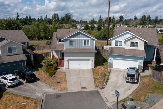 Foto del edificio - 4 bedroom, 2.5 bath, 2 car garage home in ...