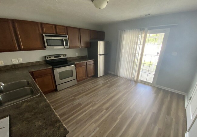 Building Photo - Wonderful 2 Bedroom Town Home-101 Glen Can...