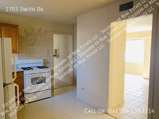 Foto del edificio - 1703 Smith Dr