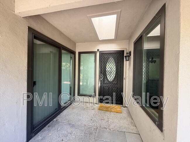 Foto del edificio - 3440 W Benjamin Holt Dr