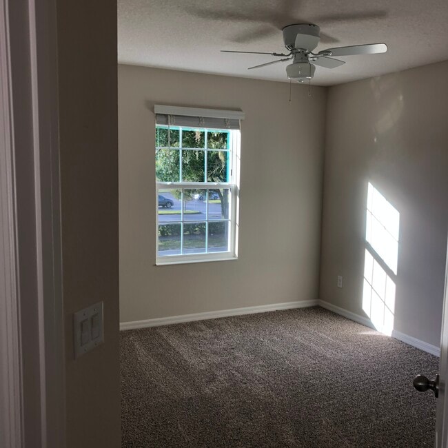 Foto del edificio - 5815 Oleander Dr