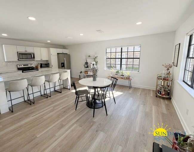 Building Photo - Discover Your Dream Home in the Heart of N...