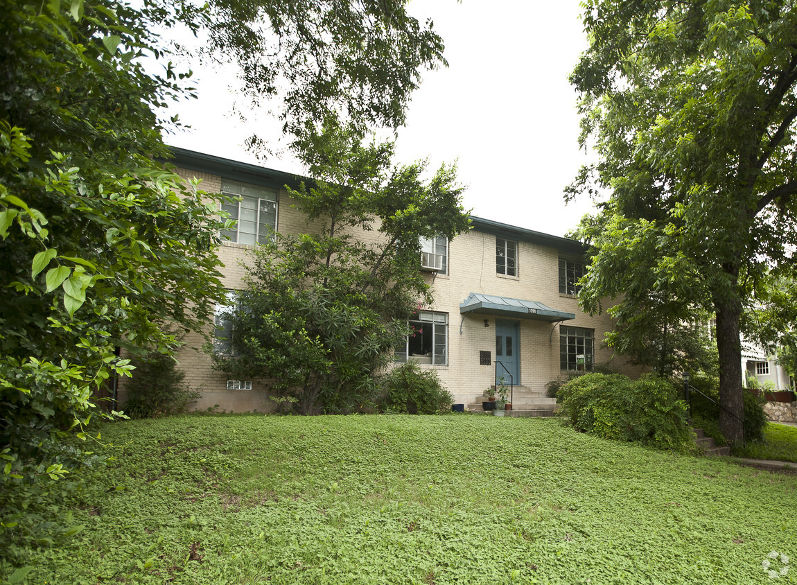 Primary Photo - 1206 Castle Hill St