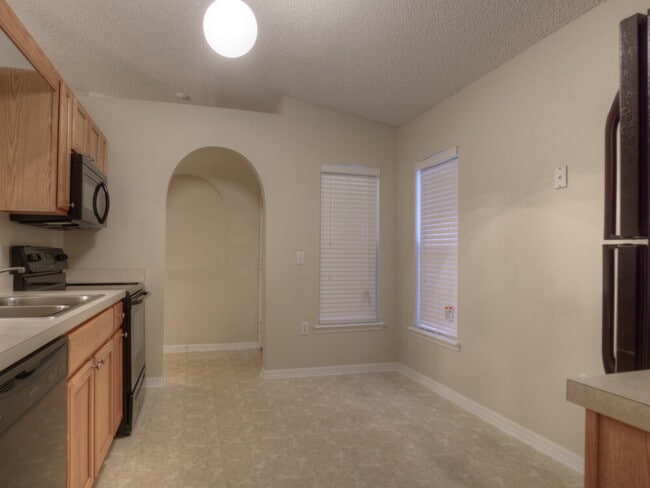 Building Photo - 1615 Dartmouth Dr