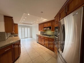 Building Photo - 512 Esplanade