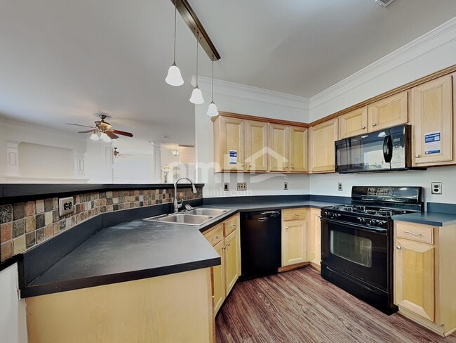 Foto del edificio - 7217 Winding Cedar Trl