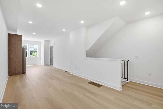 Building Photo - 3931 Fairmount Ave