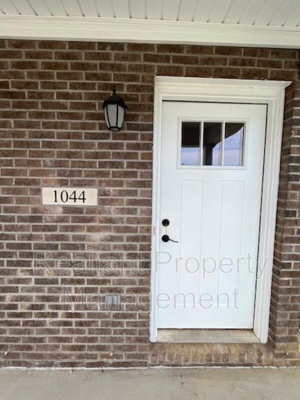 Building Photo - 1044 Kentucky Blvd