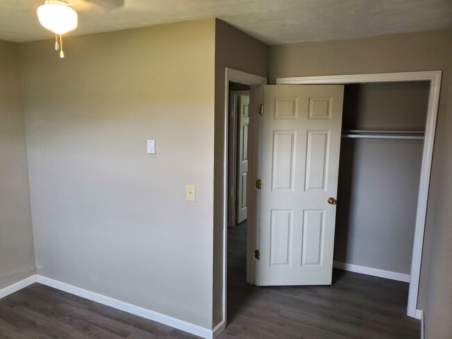 Building Photo - 207 S Keystone Cir