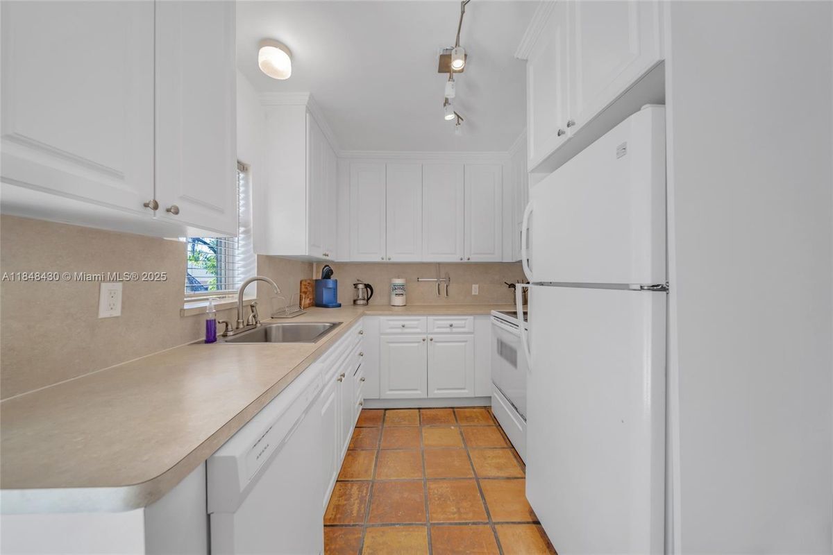 Foto del edificio - 312 NE 16th Ter E