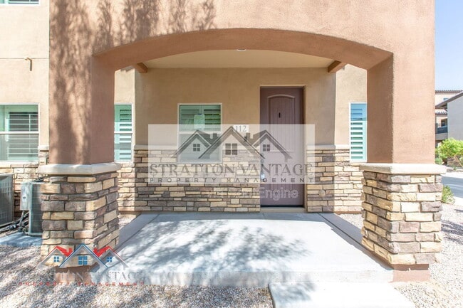 Building Photo - 2821 S Skyline Dr