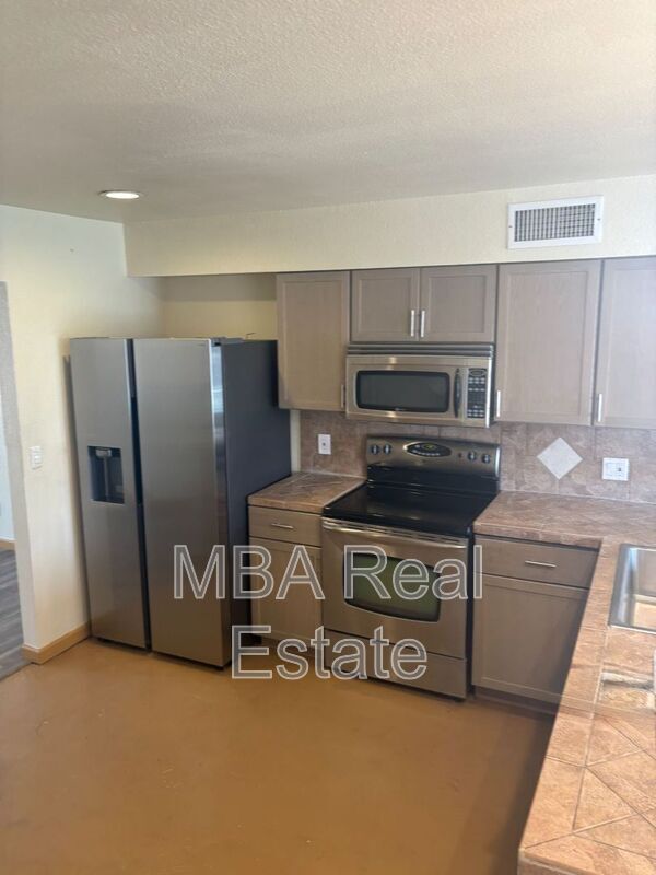 Foto del edificio - 4027 E Windrose Dr