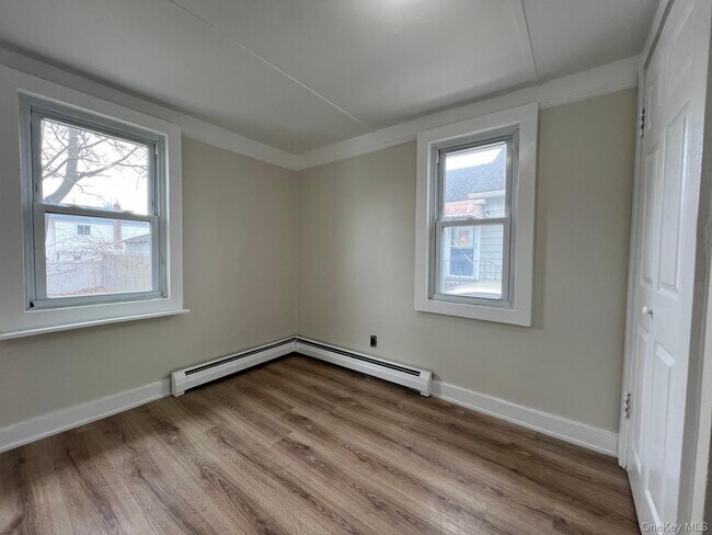 Foto del edificio - 1048 Cornwell Ave