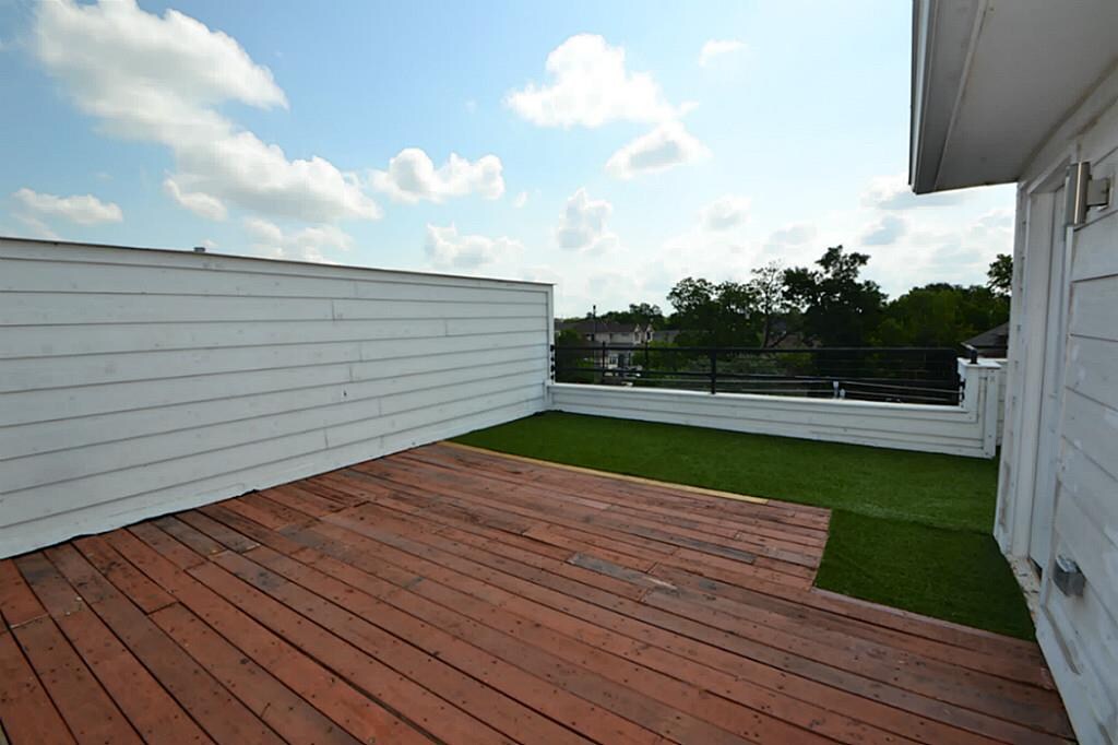 Foto principal - 2211 Detering St