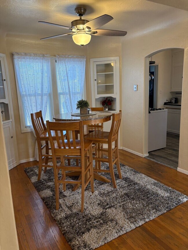 Foto del edificio - Charming 2 bedroom near downtown Modesto- Furnished option available