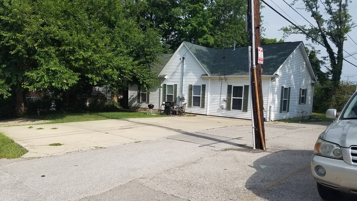 Foto del edificio - 412 E Smith Ave
