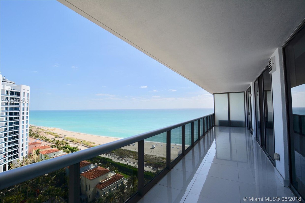 Primary Photo - 5875 Collins Ave