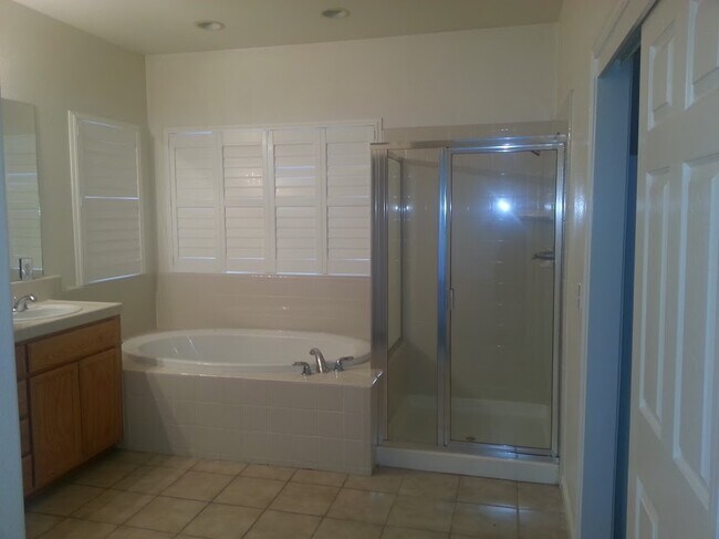 Building Photo - 1625 Rose Garden Ct
