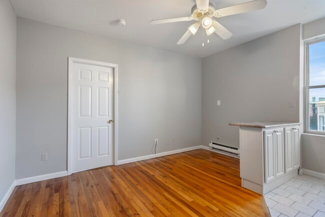 Building Photo - 734 Adams St