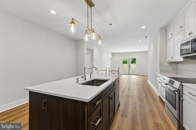 Foto del edificio - 6101 Berkshire Dr