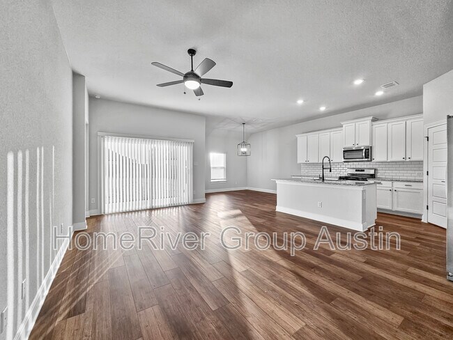 Building Photo - 117 Skyflower Ln