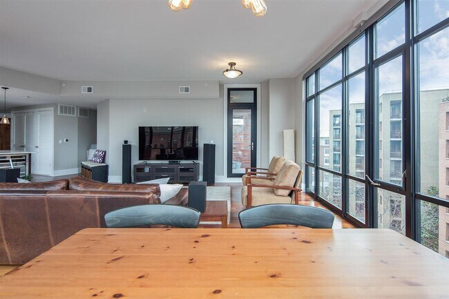 Foto del edificio - 84 Willow Ave