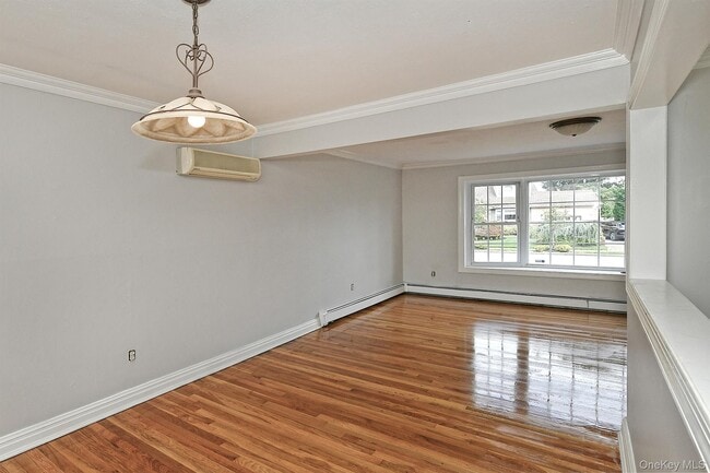 Building Photo - 728 Bellmore Rd