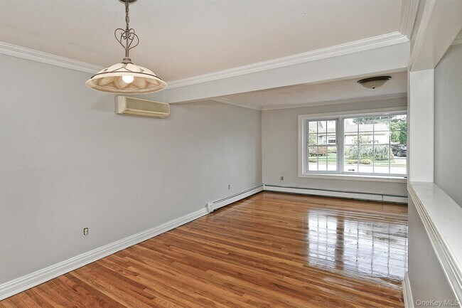 Foto del edificio - 728 Bellmore Rd