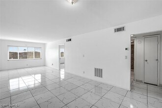 Building Photo - 1000 Manatee Rd