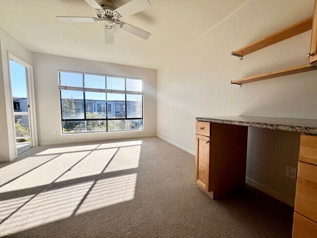 Building Photo - Sunny Top floor West facing Studio located...
