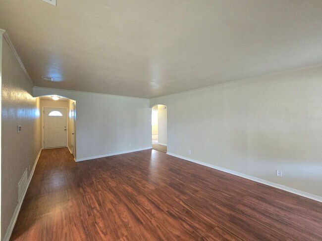 Building Photo - RENT REDUCTION - AVAILABLE NOW!
