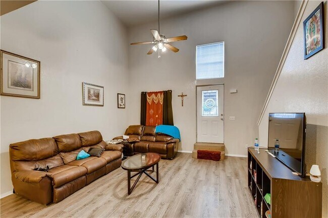 Foto del interior - 108 E Davilla St