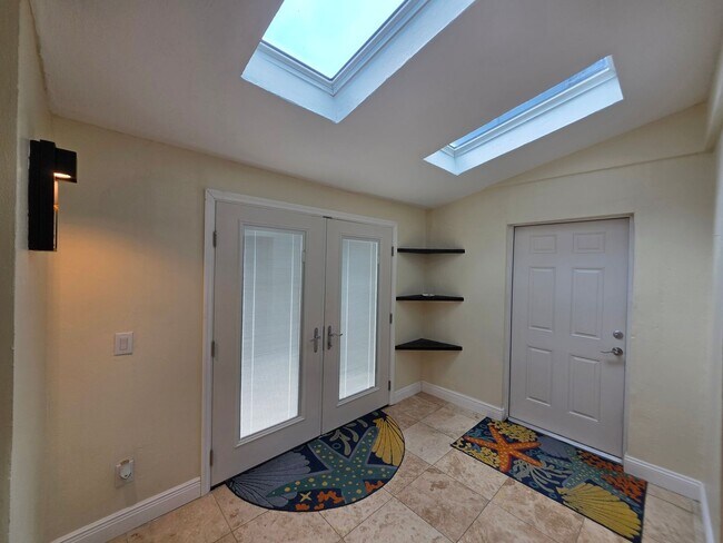 Building Photo - Spacious Townhome in The Trails