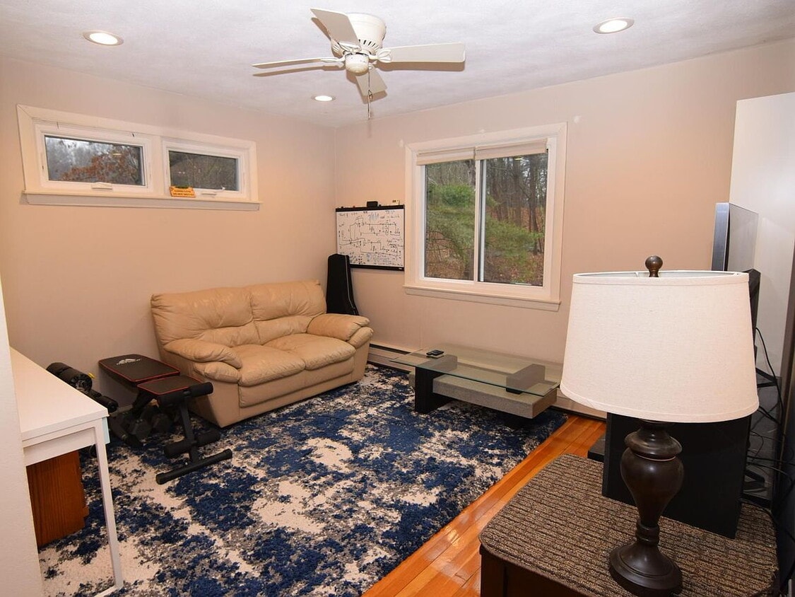 Primary Photo - 63 Lionel Ave