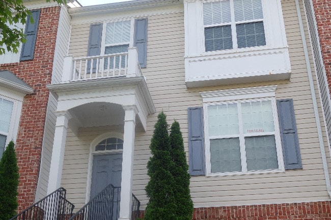 Front of House - 1390 Thornborough Dr