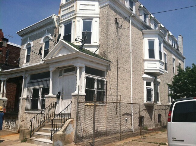 Foto del edificio - 5617 W Girard Ave