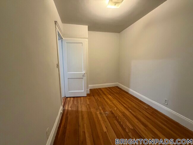 Building Photo - 288 Chestnut Hill Ave